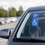 Parkeerkaart gehandicapten : comment l’obtenir et l’utiliser en Belgique