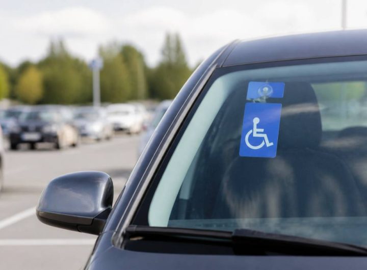 Parkeerkaart gehandicapten : comment l’obtenir et l’utiliser en Belgique